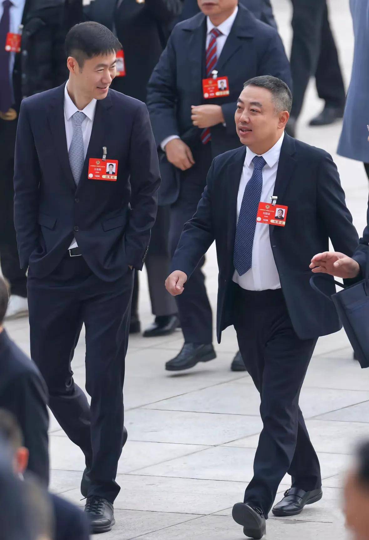 世俱杯足球直播-包含足球比赛中偶遇惊险一幕，球迷看得目瞪口呆的词条